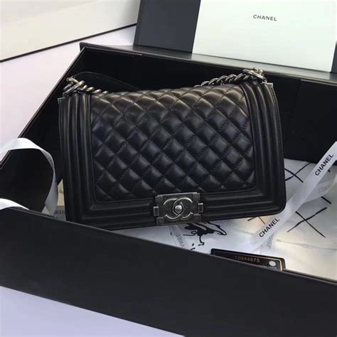 bolsa chanel le boy replica|Chanel bag scam.